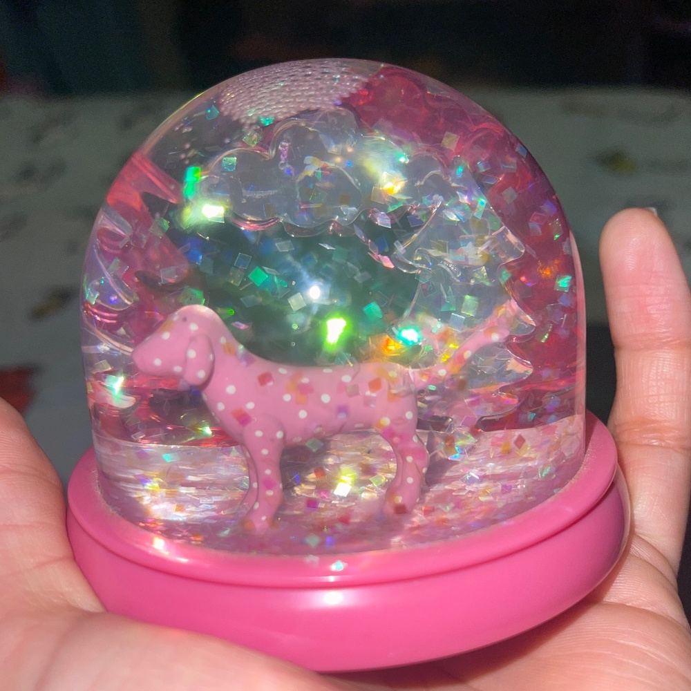 Victoria secret super rare snow-globe in great condition.